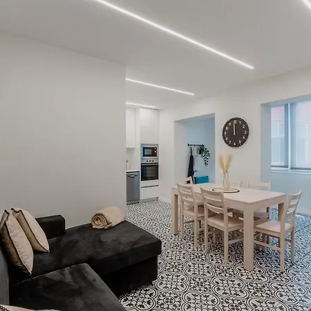 Renovated Cozy - 3e Apartment *
