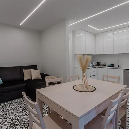 Renovated Cozy - 3e Apartment